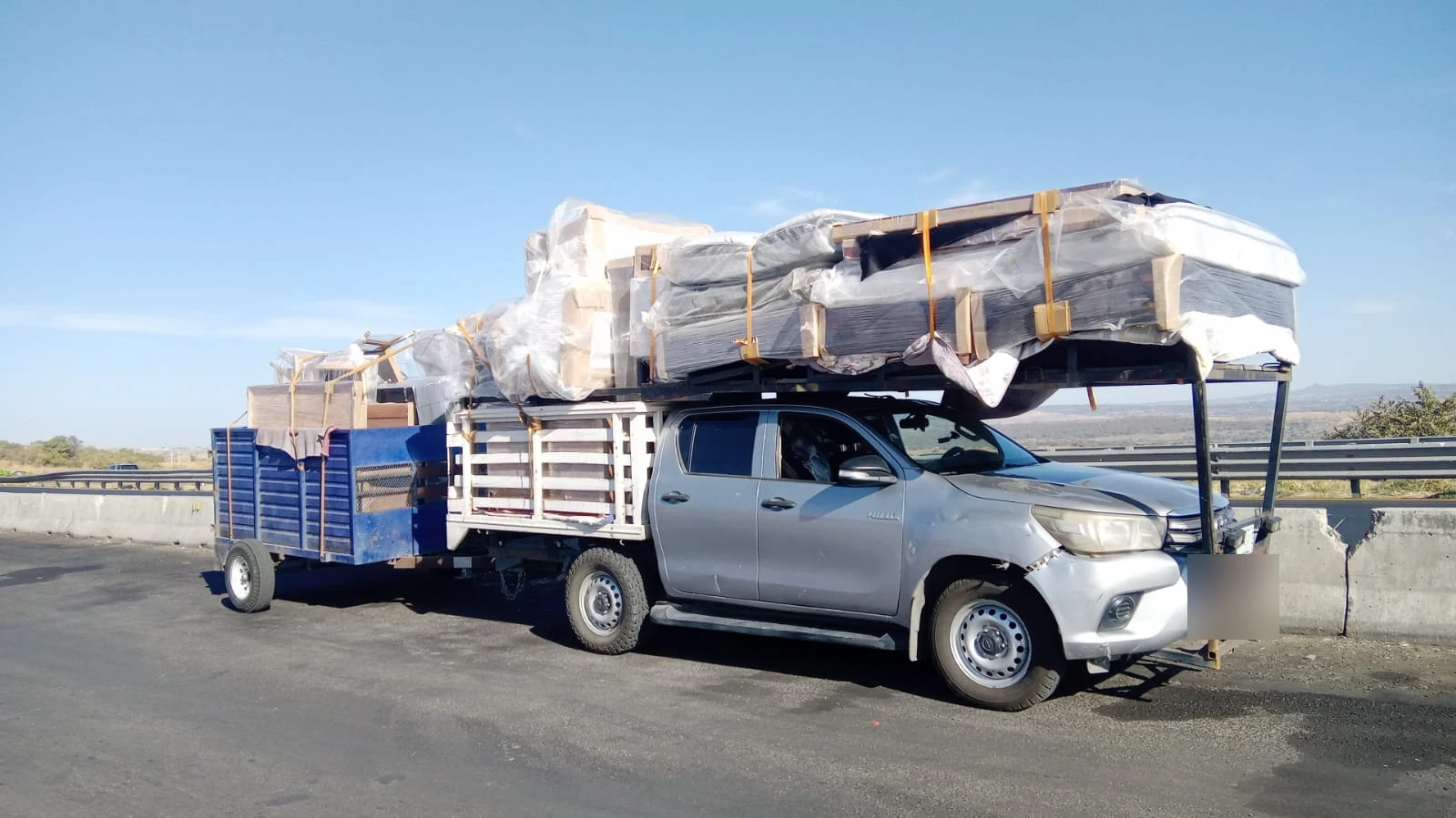 Rutas foráneas con la carga emplayada y bien sujeta.